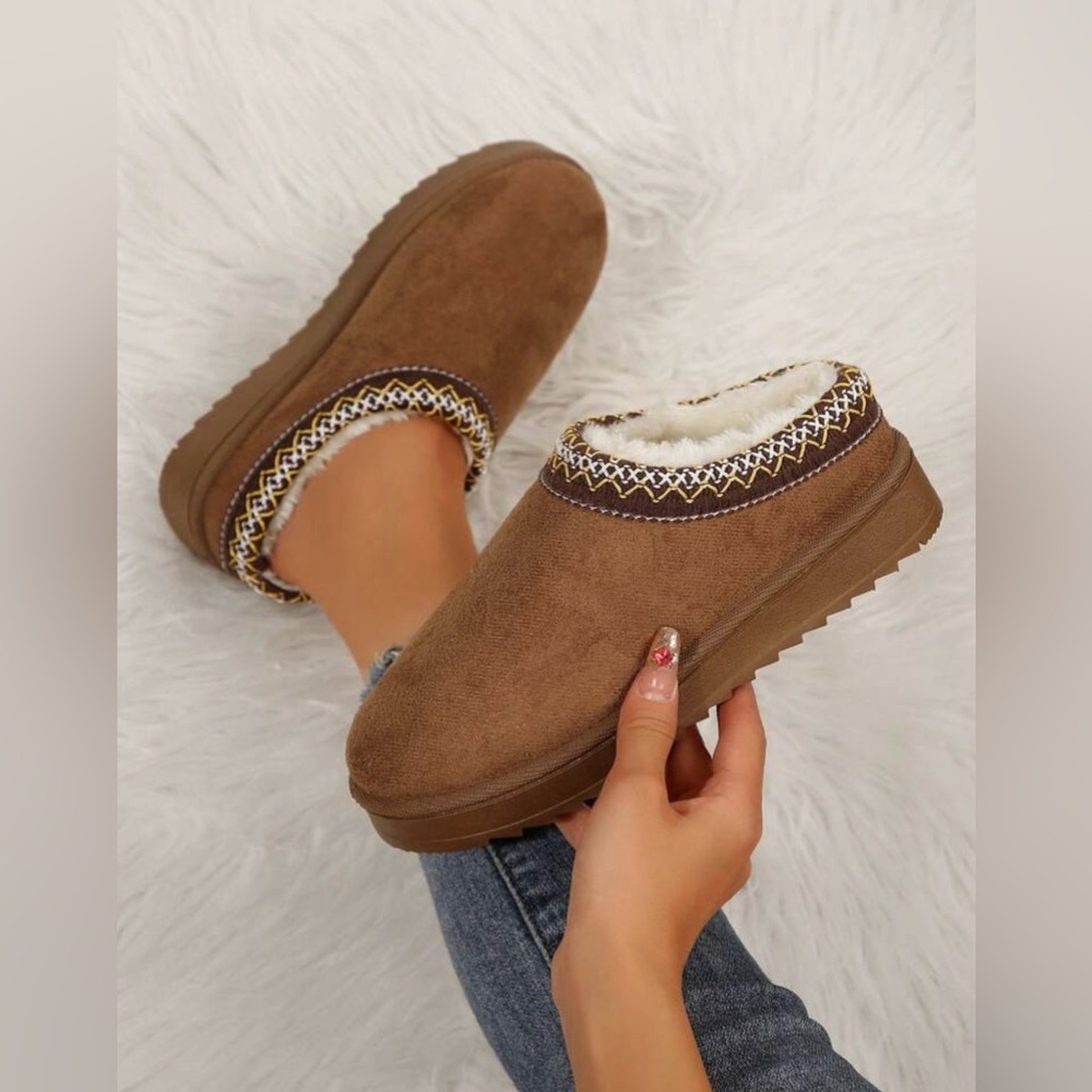 Brand New Fur Lined Shoes🤎